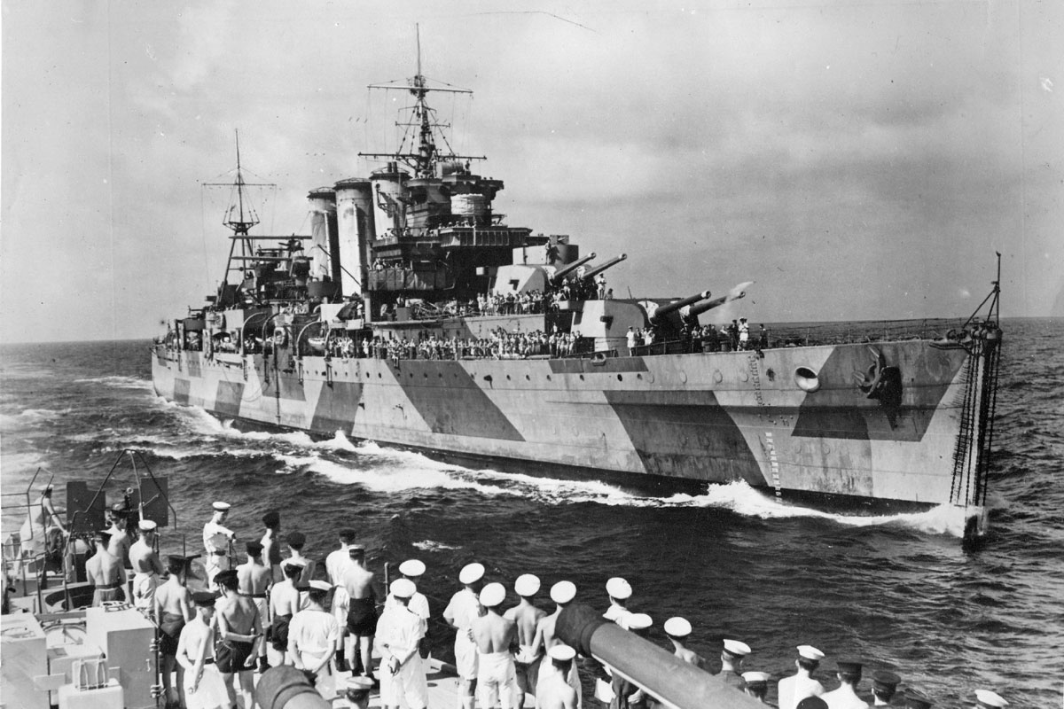 HMS Devonshire gtransferring masil from HMS Maurotius in the Indian Ocean, October 1942