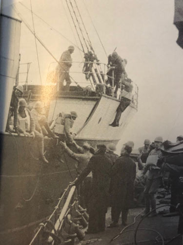 Resue of troops from SS Juliana by HMS Wild Swan